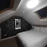 J\'S House